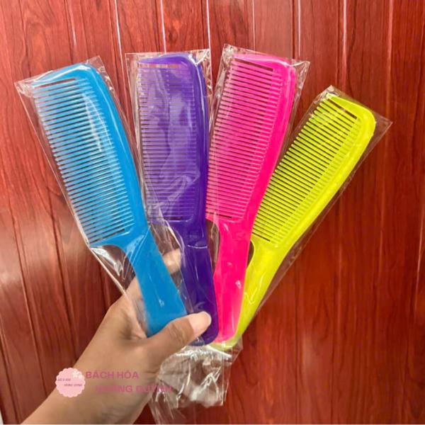 Combo 12 cây lược chải tóc có cán , lược nhựa có tay cầm Vĩnh Phước nhiều màu sắ, giữ mái tóc thẳng,không rối